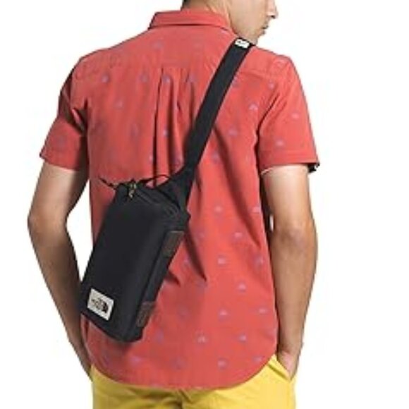 #46 - NWT The North Face Field Crossbody Bag - Picture 8 of 8
